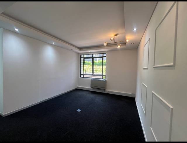 90M² OFFICE TO LET IN HYDE PARK